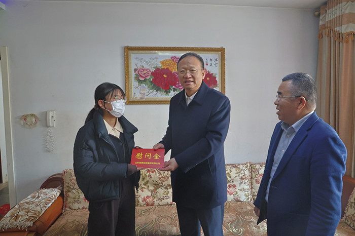 李合军到袁琳琳家中_副本.jpg