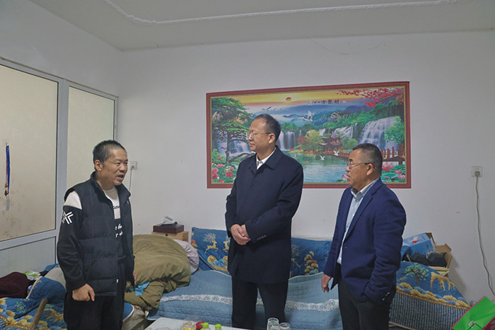 李合军到张加民家中_副本.jpg